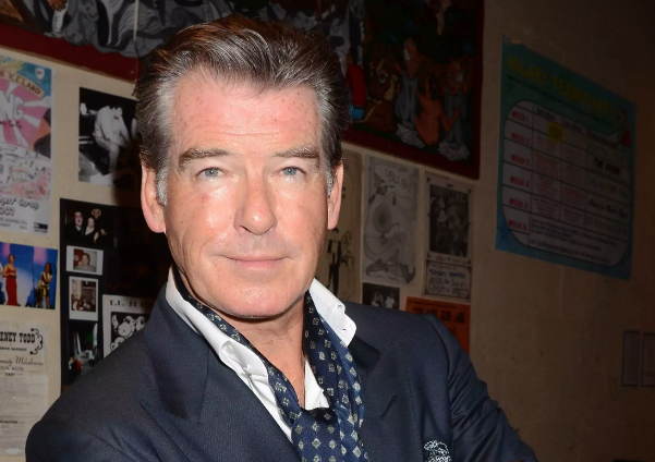 Pierce Brosnan attends Golden Globes with wife and kids - VIP Magazine