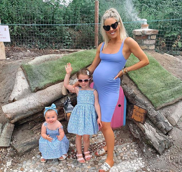 Lisa Jordan shares gorgeous snap of her baby boy meeting her girls ...