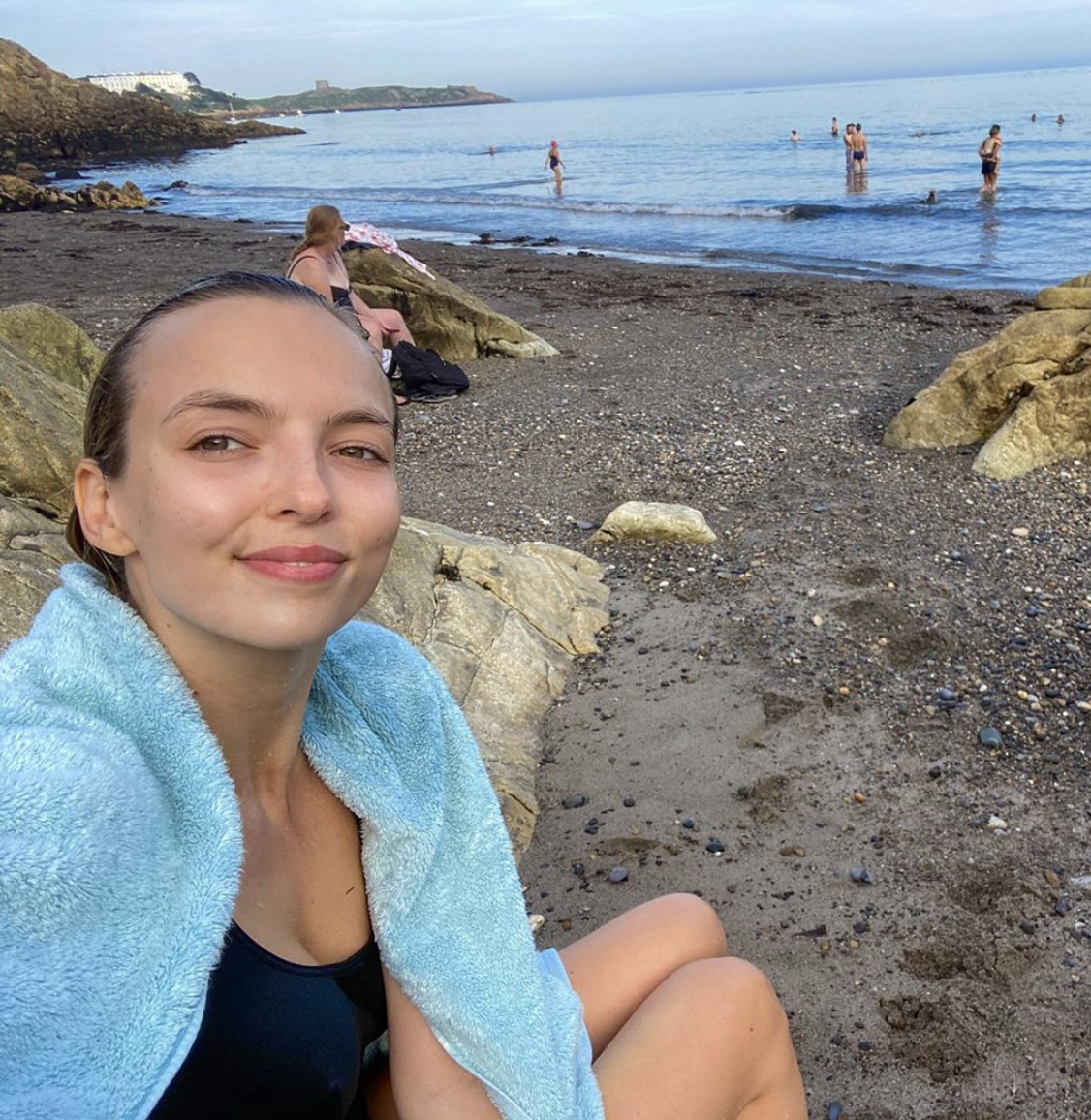 'Killing Eve' star Jodie Comer spotted sea swimming at Killiney Beach ...