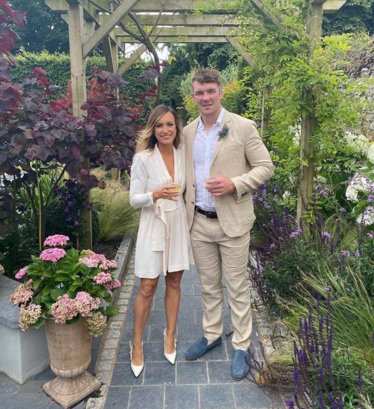 Peter O'Mahony cradles three children in new family snap VIP