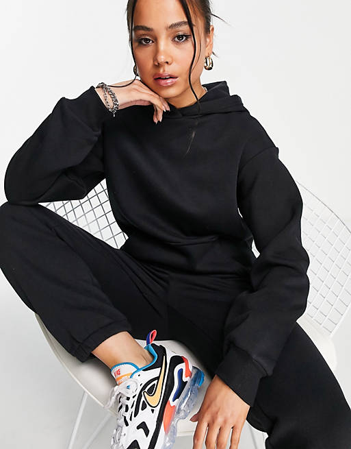 Steal her Style: Suzanne Jackson's cosy tracksuit is all we want to ...
